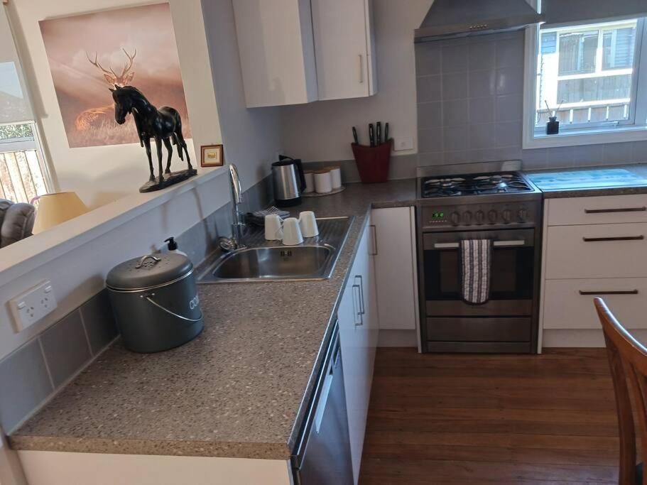 Charming House In Westportヴィラ エクステリア 写真