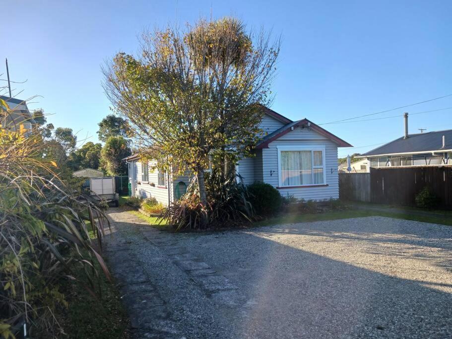 Charming House In Westportヴィラ エクステリア 写真