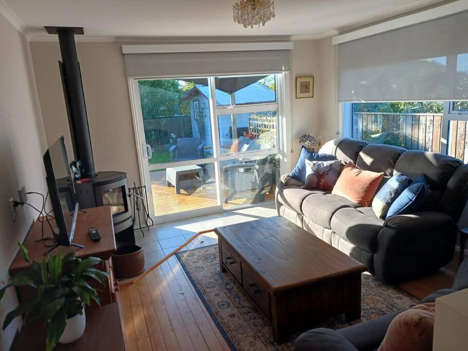 Charming House In Westportヴィラ エクステリア 写真